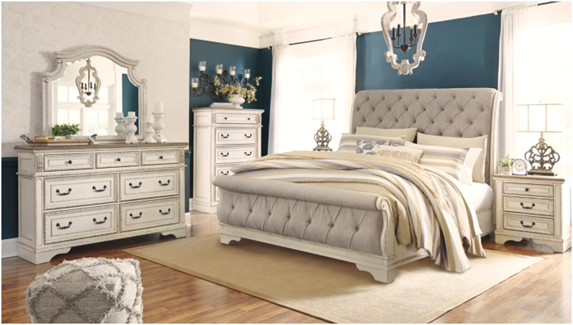Realyn Sleigh Bedroom Set