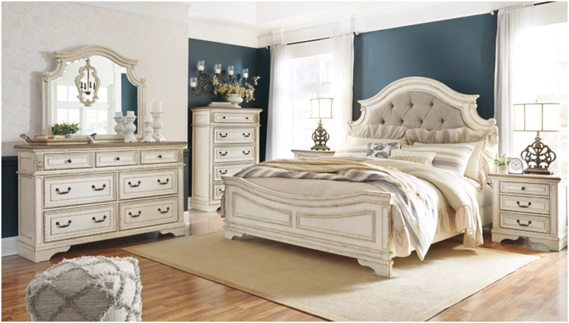 Realyn Upholstered Panel Bedroom Set